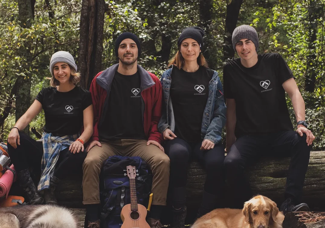 Schorlelust Tshirts in schwarz getragen von Freunden